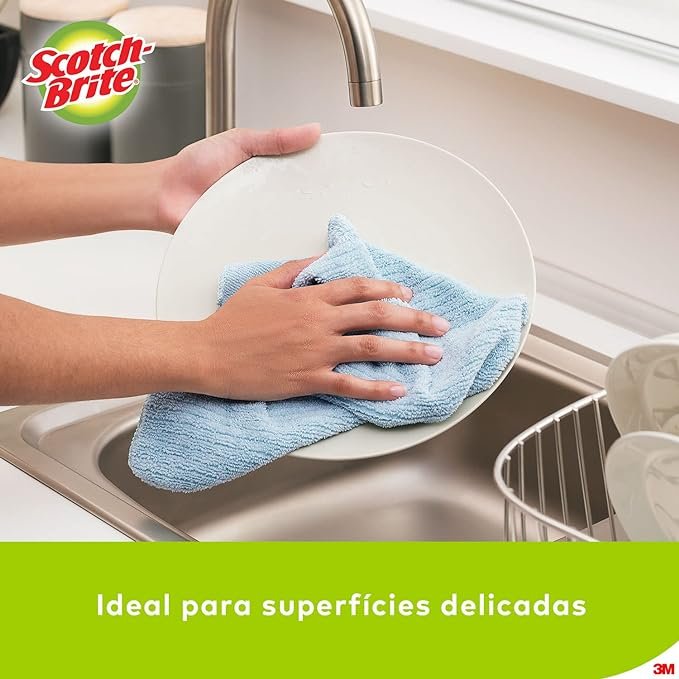 Kit com 3 panos de microfibra Scotch-Brite da 3M, perfeitos para faxinas rápidas e eficazes